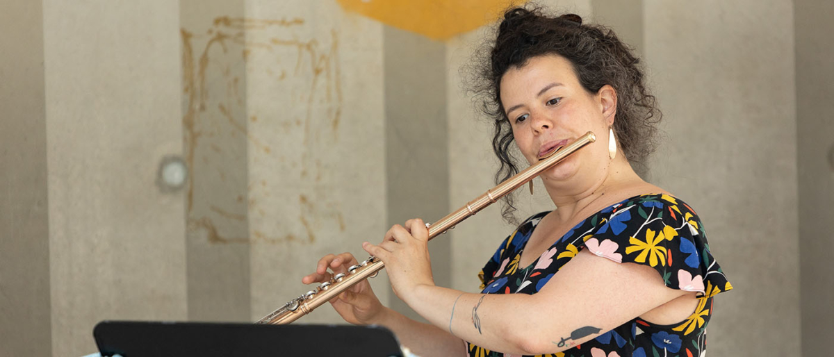 Mini-concert en pied d'immeuble